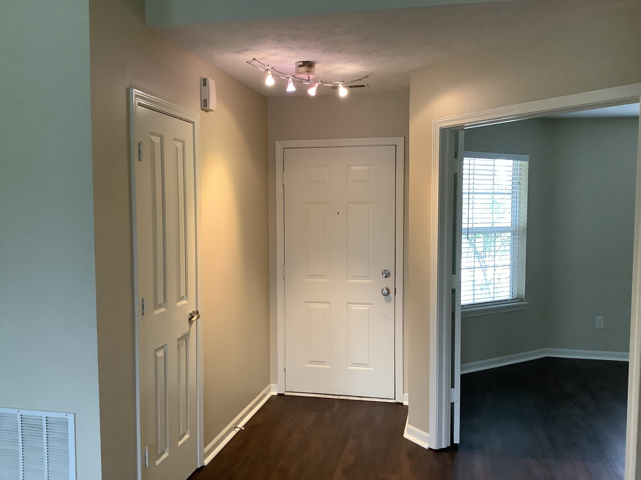 Building Photo - 6002 Candlewick Dr