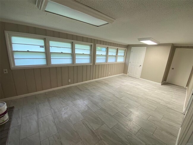 Building Photo - 3540 Farwood Dr