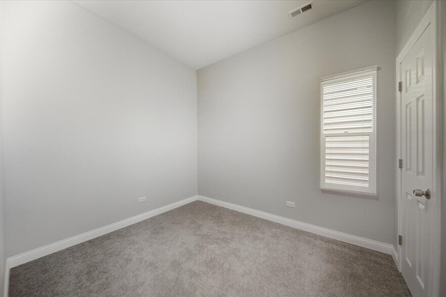 Building Photo - 3002 E 81st St