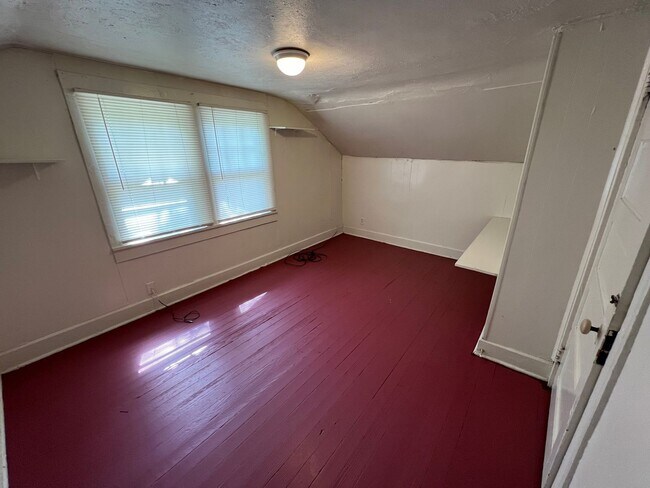 Building Photo - 4 Bedroom Available August 2026;  Monthly ...