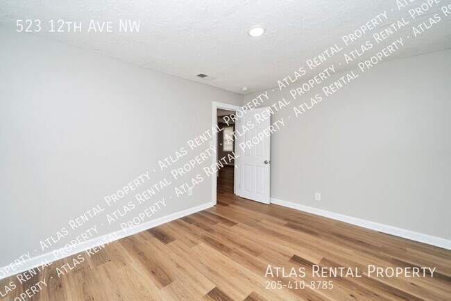 Building Photo - 523 12th Ave NW