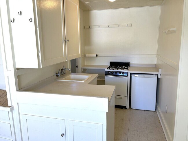 Building Photo - 115 Princeton Dr SE