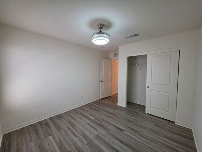 Building Photo - Newer 3 Bedroom Single Story Home in Gated Community