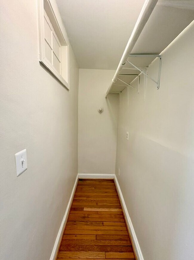 Building Photo - 4534 Avondale St