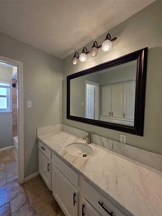 Building Photo - 11219 Valley Spring Dr