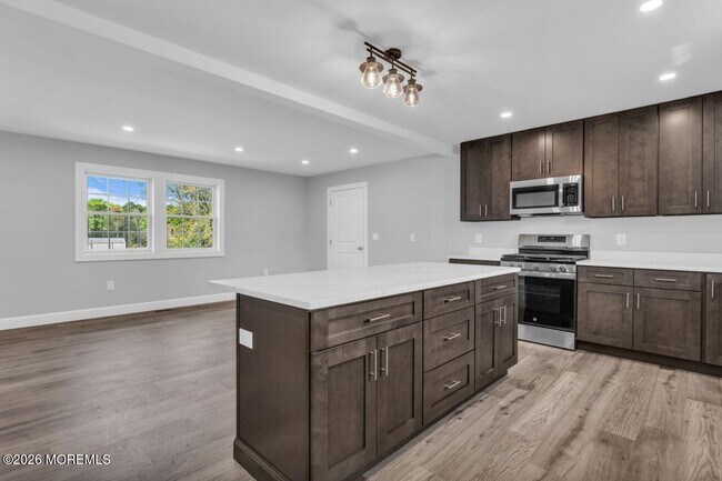 Building Photo - 553 Colts Neck Rd