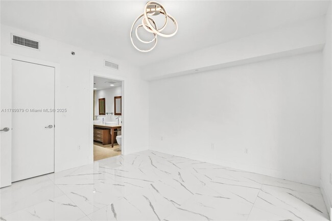 Building Photo - 475 Brickell Ave