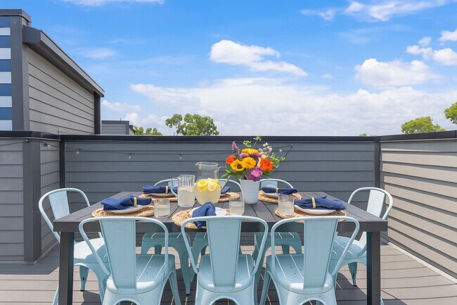 Building Photo - 925 Ramsey St