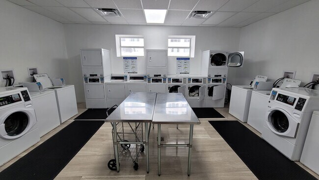 Building Photo - 1228 West Ave