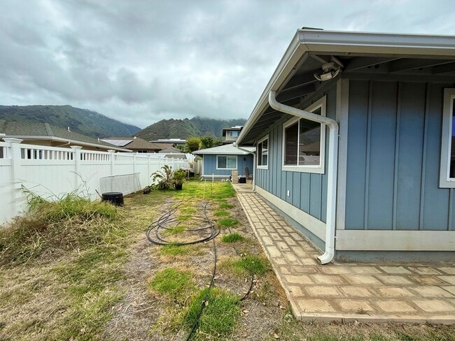 Building Photo - Partially Furnished &Renovated 2 Bedroom /...