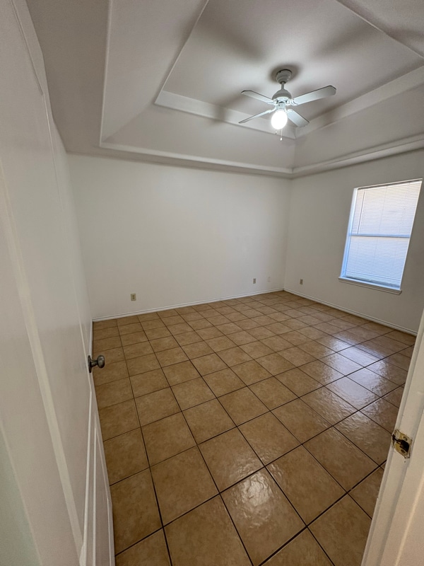 Building Photo - 900 S Palm Dr