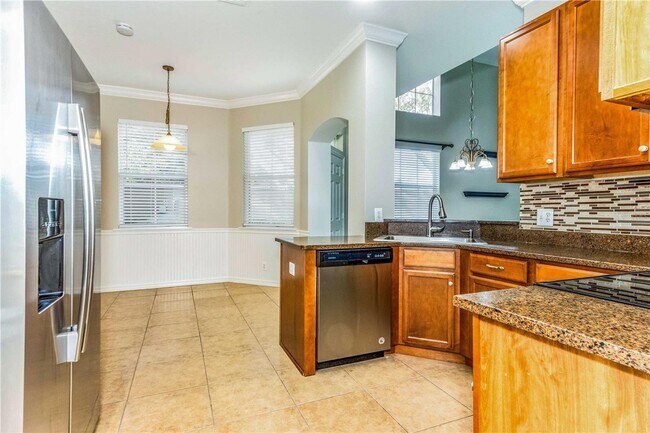 Building Photo - Gated Community Townhome 3br/2.5ba/2 Car G...