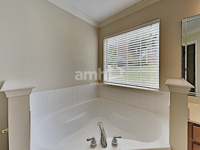 Building Photo - 1610 Polte Ln