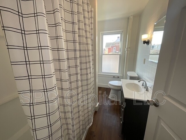 Building Photo - 305 N Newberry St