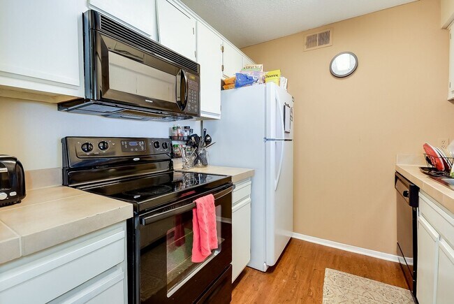 Building Photo - EL308