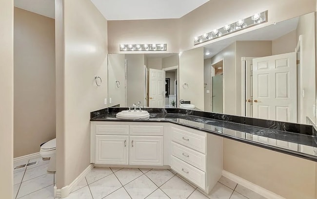 Building Photo - Garden Level in Luxury Home Available Now