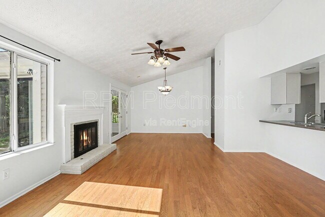 Building Photo - 10475 Willow View Cir