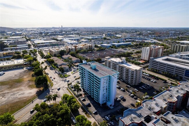 Building Photo - 1825 W 44th Pl