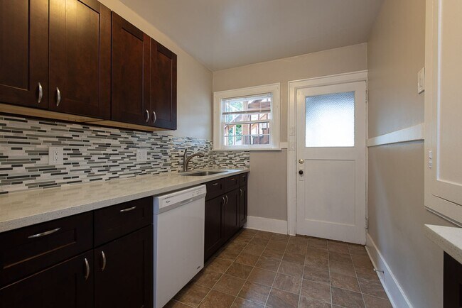 Interior Photo - 2726Franklin