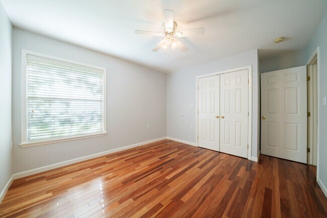 Building Photo - Central Austin charming 3 BR / 1 BA - Next...