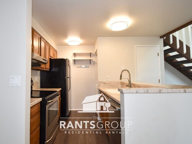 Building Photo - Charming 1-Bed / 1-Bath Townhome in Lacey!