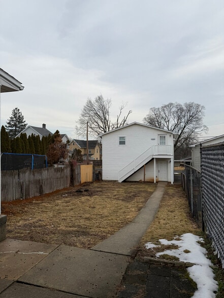 Building Photo - 1019 Howertown Rd