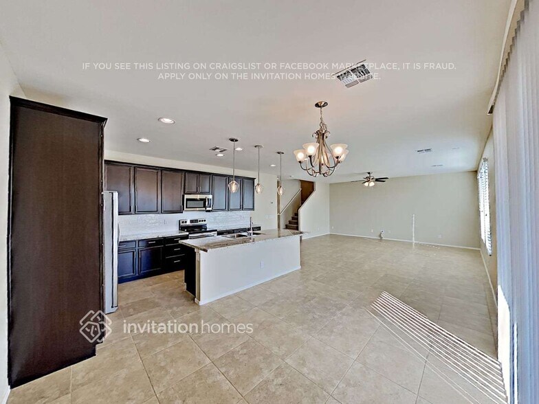 Building Photo - 3331 E Russell St