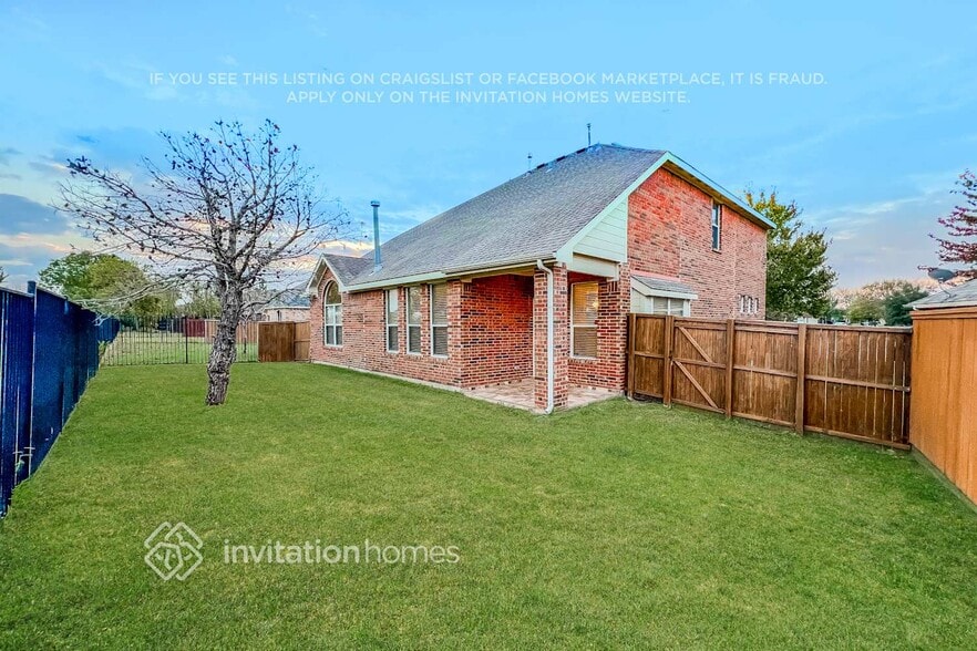 Building Photo - 9501 Links Fairway Dr