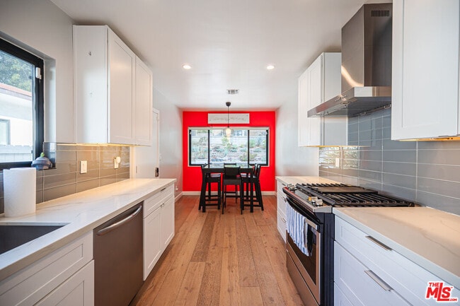 Building Photo - 3116 Beachwood Dr