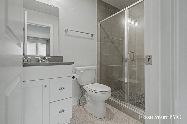 Building Photo - 3-Bed with 2.5 Baths in Rockford's Serene Setting with Fenced in Yard