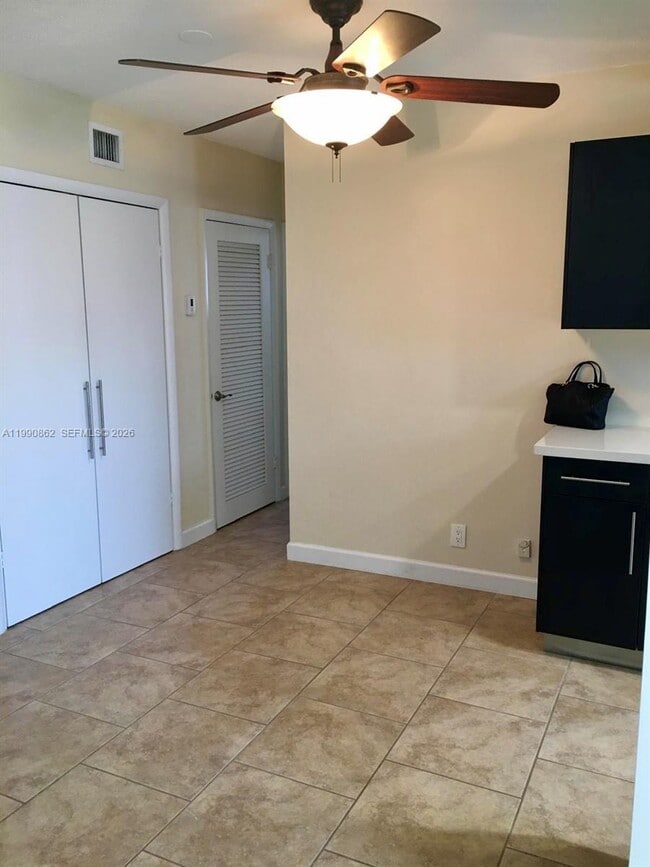 Building Photo - 1824 Monroe St