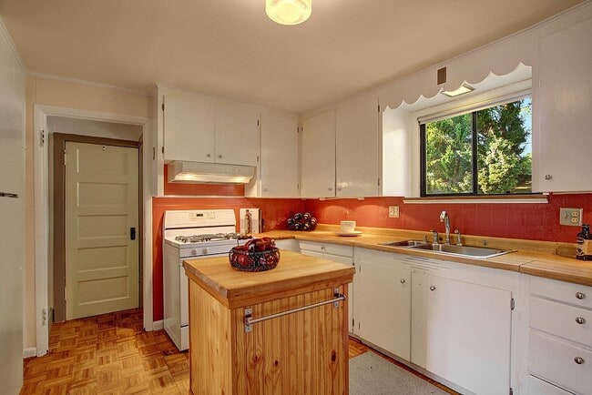 Building Photo - 7360 21st Ave NW