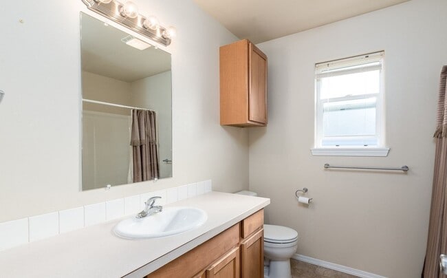 Building Photo - Beautiful Home In Puget Neighborhood