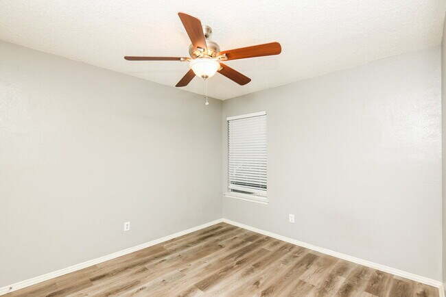 Building Photo - 6804 Brookdale Dr