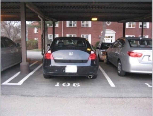 Building Photo - 136 Boylston St