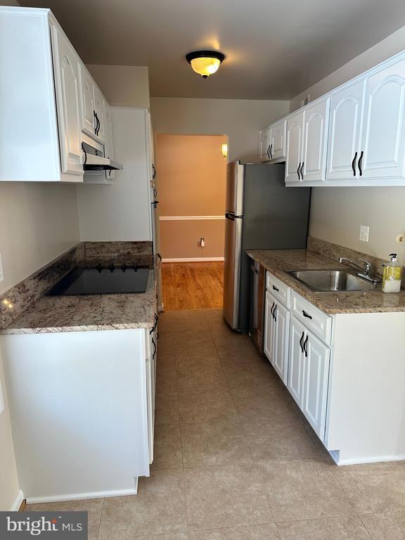 Building Photo - 4405 Bel Pre Rd