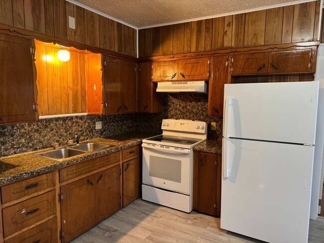 Building Photo - 5 Bed 2 Bath Home w/ 6.14 Acres In Iowa Park ISD.