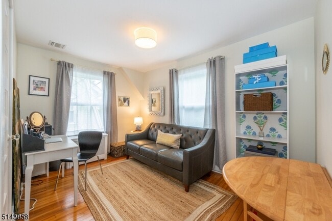 Building Photo - 276 Bay Ave