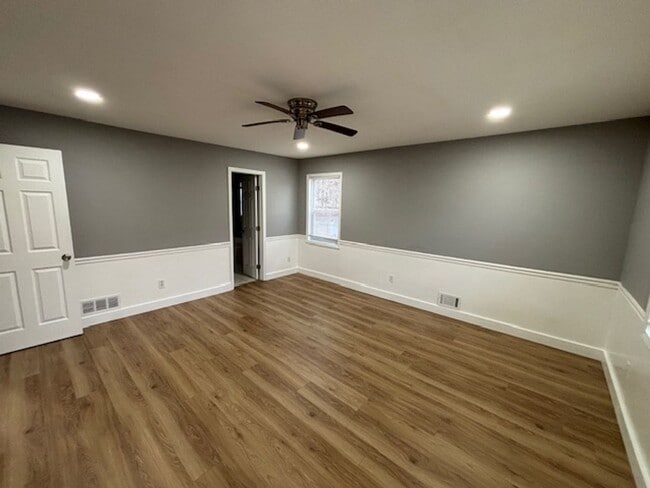 Building Photo - Updated Remodeled Large Open Split-Level Home with Full Finished Basement!