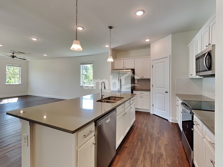 Building Photo - 1625 Soapstone Rd