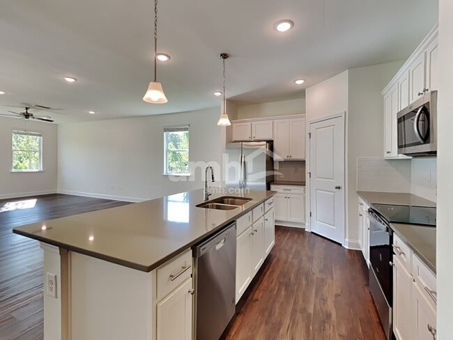 Building Photo - 1675 Soapstone Rd