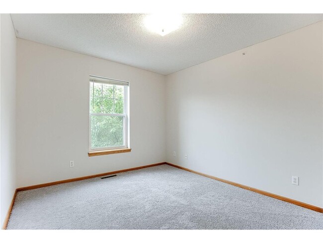 Building Photo - 5040 Holly Ln N