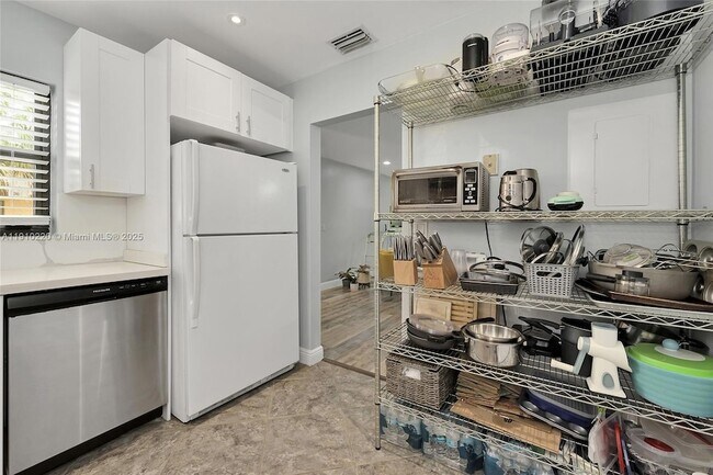 Building Photo - 2676 Carambola Cir N