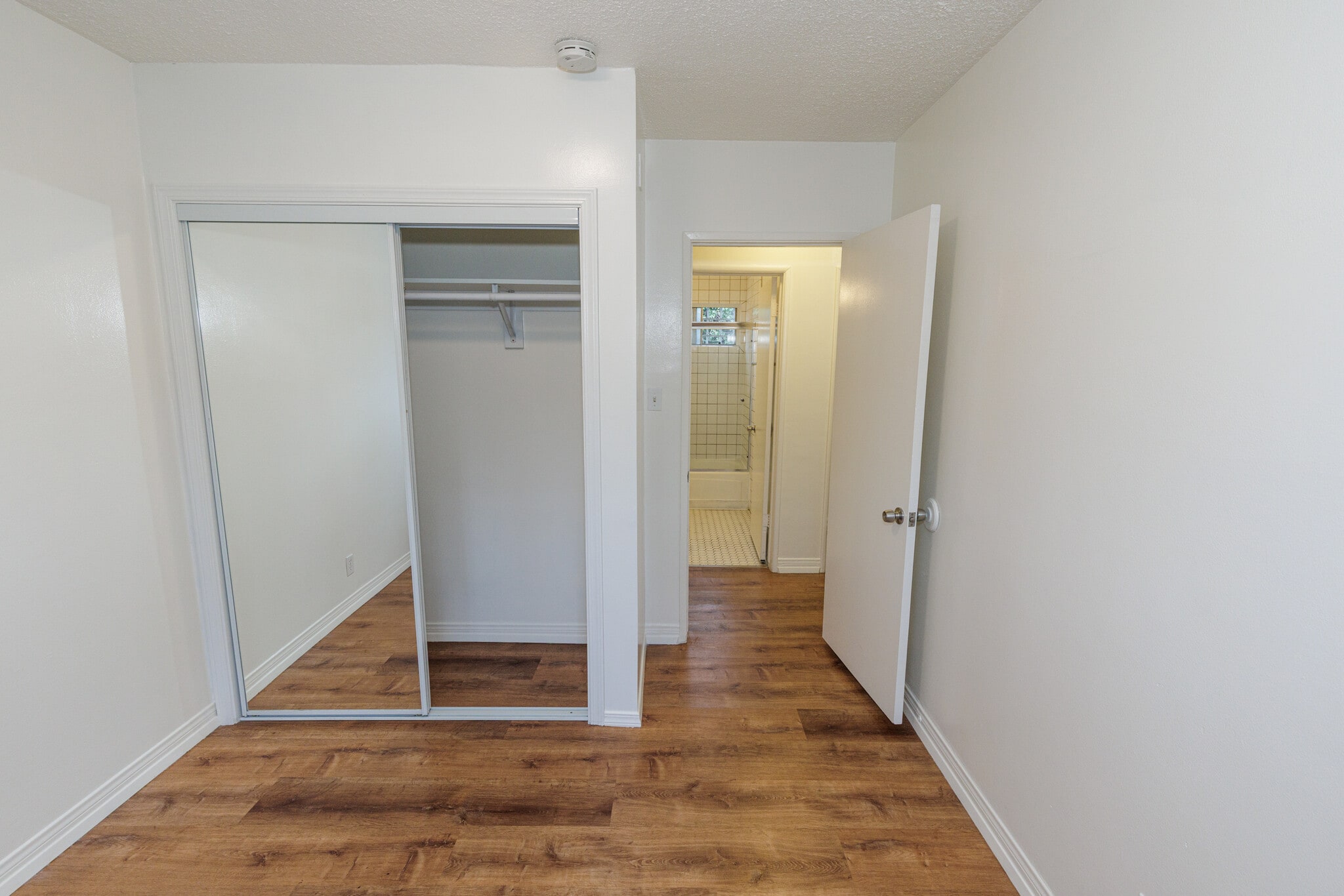 Building Photo - 547 Brooks Ave