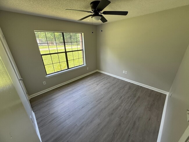 Building Photo - 3820 Donna Dr