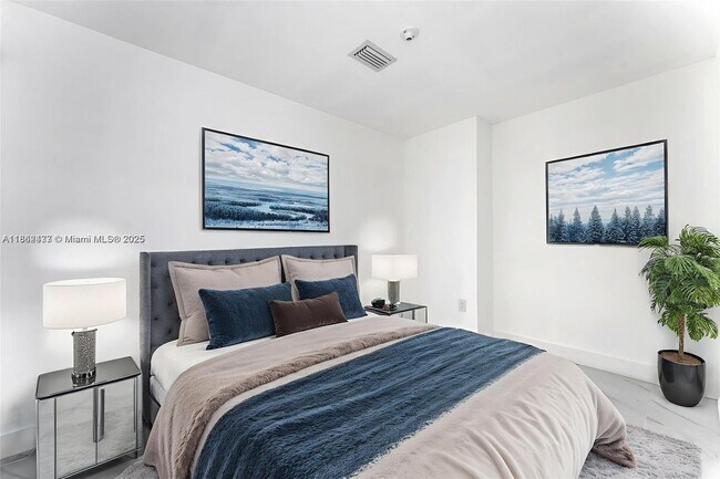 Building Photo - 700 NE 24th St