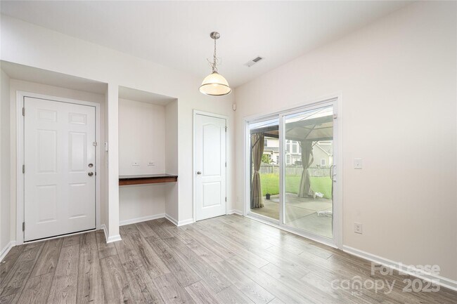 Building Photo - 3530 Alister Ave SW