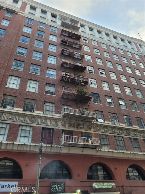 Building Photo - 312 W 5th St