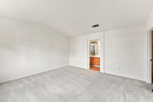 Building Photo - 914 Baines St