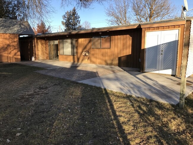 Building Photo - 205 Daley Dr